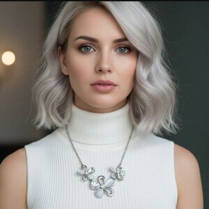 NECKLACE - Silver flowers with crystal and translucent petals